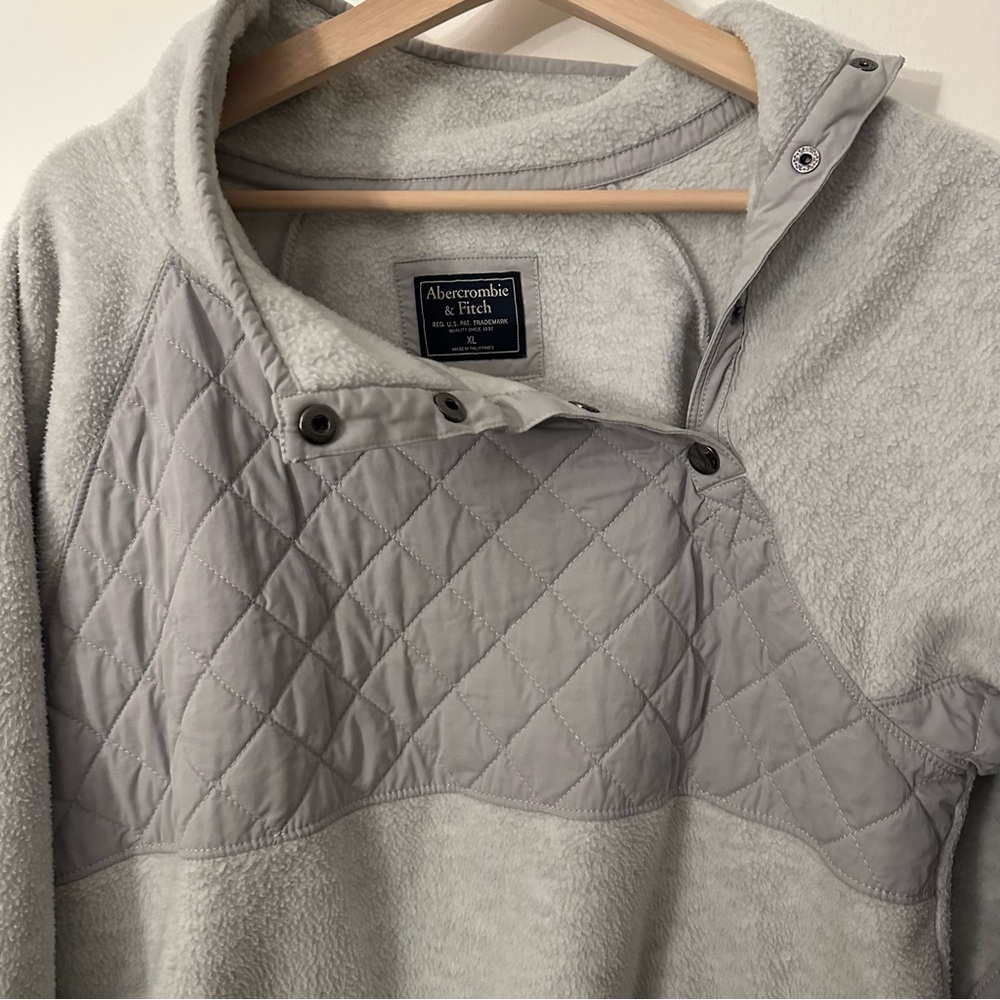 ⭐️ Abercrombie & Fitch | Gray Asymmetrical Quilted Jacket - Picture 2 of 7